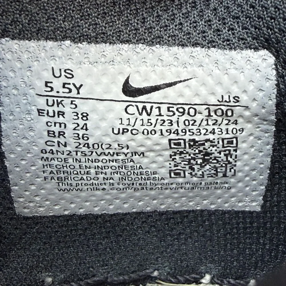 Nike Dunk Panda Shoes Boys Size 5.5Y Black White Basketball Sneakers CW1590-100